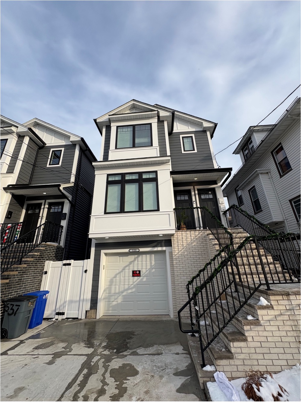 539 East 25th St